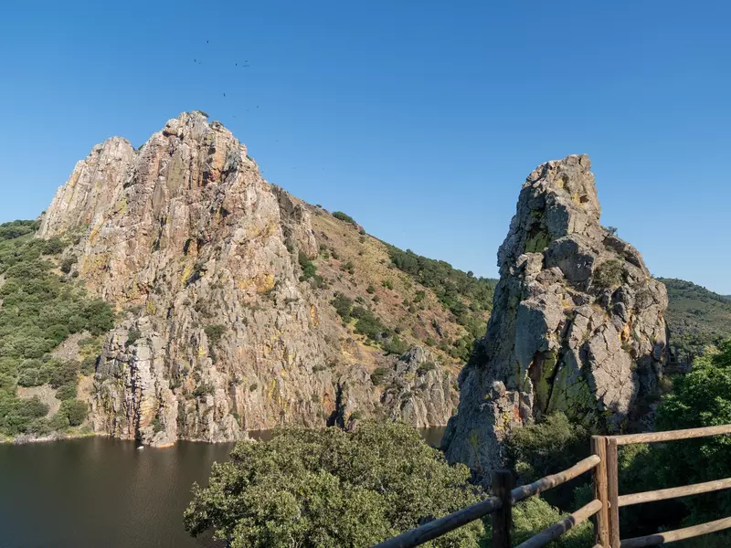 Salto del Gitano where we see flocks of birds around the mountain cliff in Monfrague