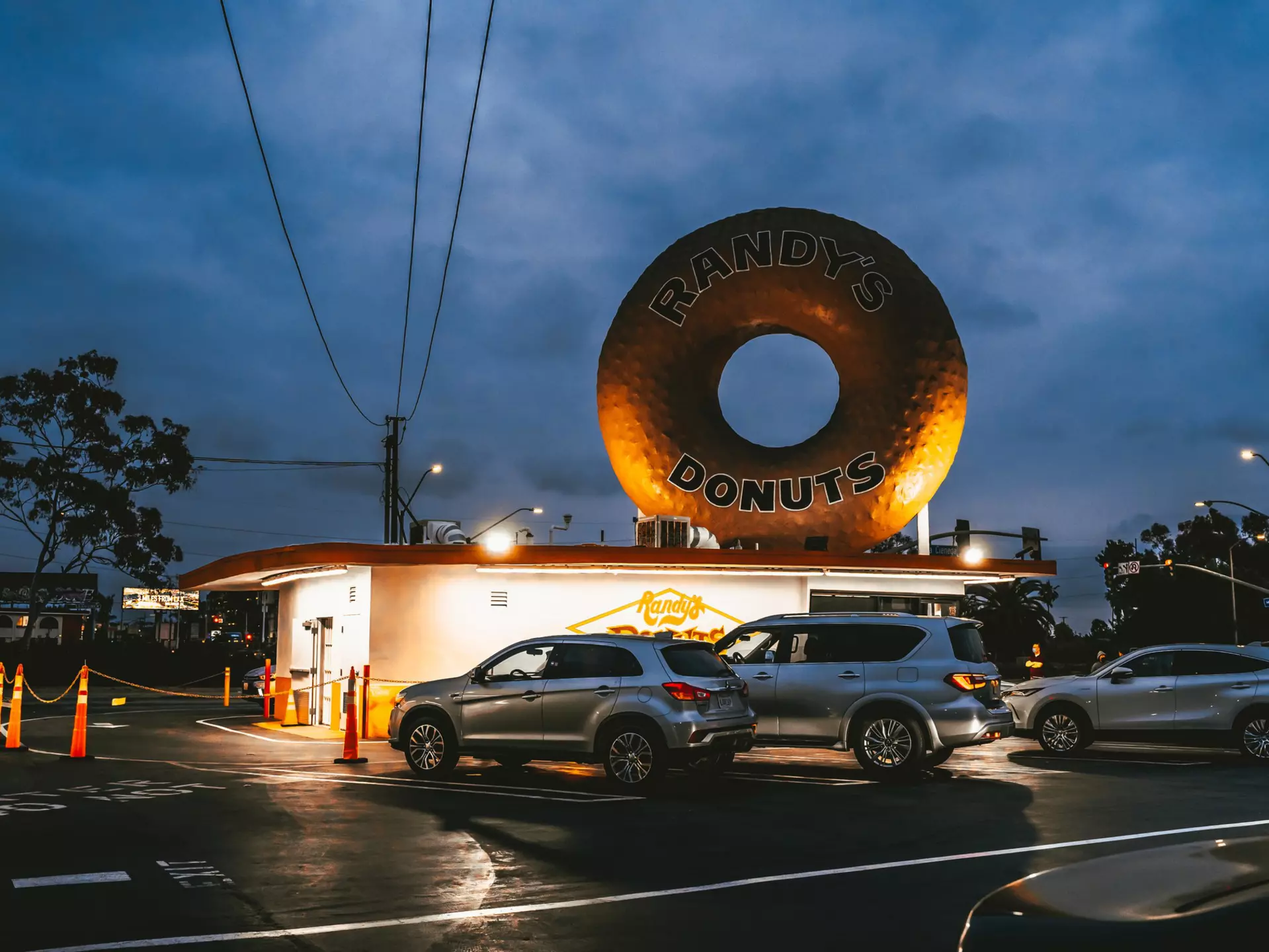 Randy's Donuts in Los Angeles. Ivanova Ksenia/Shutterstock