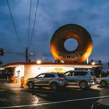 Randy's Donuts in Los Angeles. Ivanova Ksenia/Shutterstock
