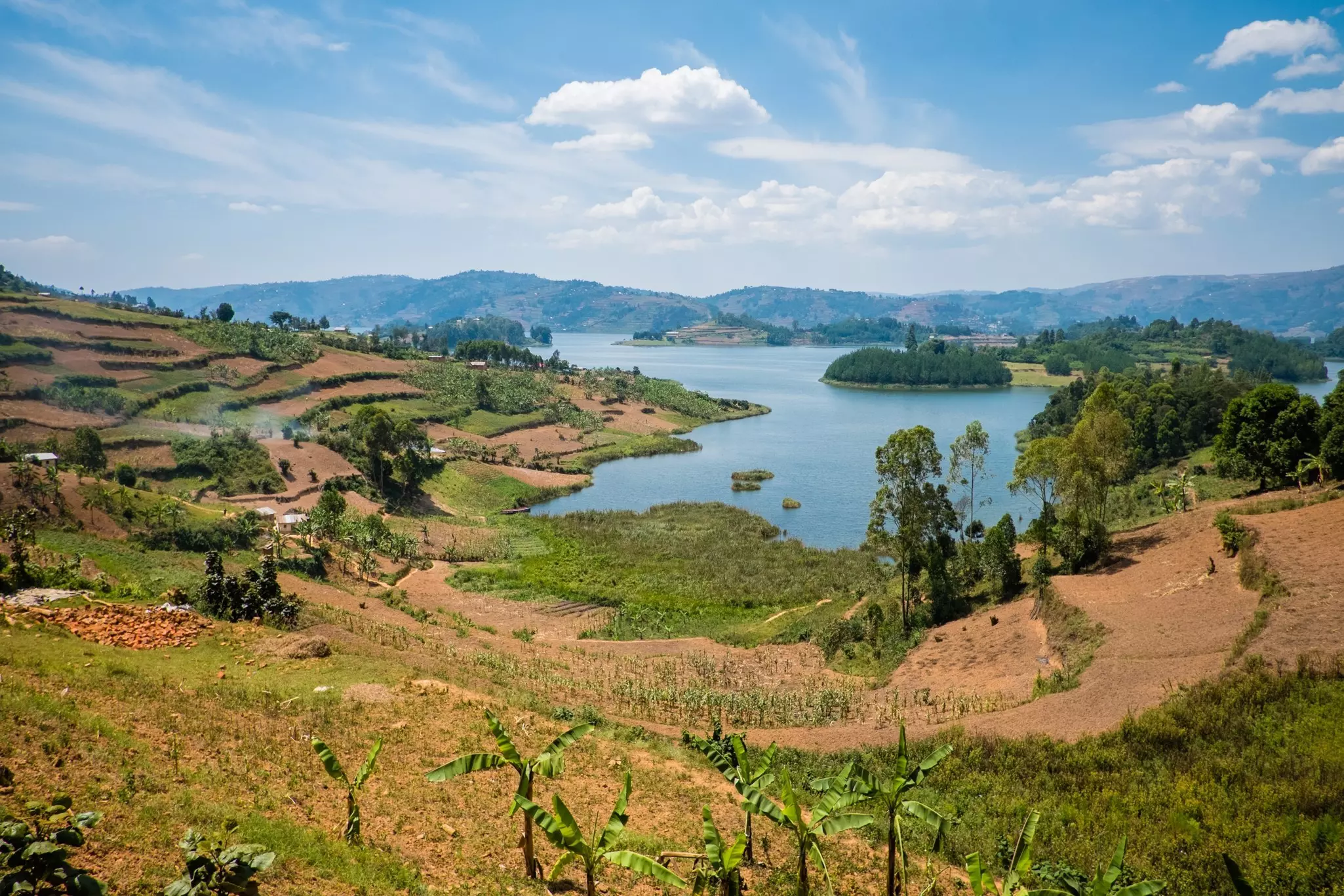 The Congo Nile Trail, a cycling and hiking itinerary, runs along the shores of Lake Kivu, one of Africa’s great lakes, in western Rwanda © Shutterstock