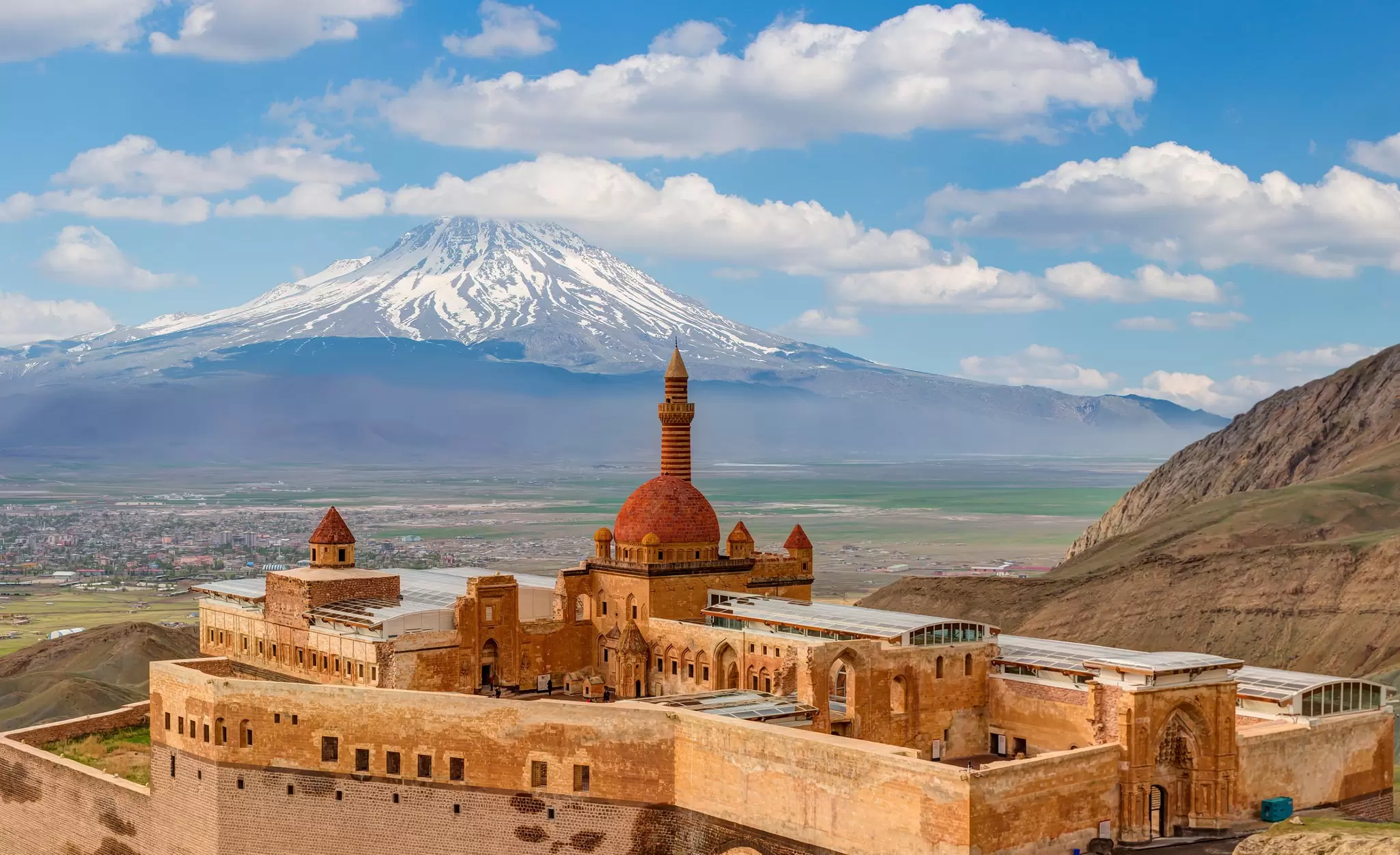 The majestic İshak Paşa Palace. muratart / Shutterstock