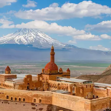 The majestic İshak Paşa Palace. muratart / Shutterstock