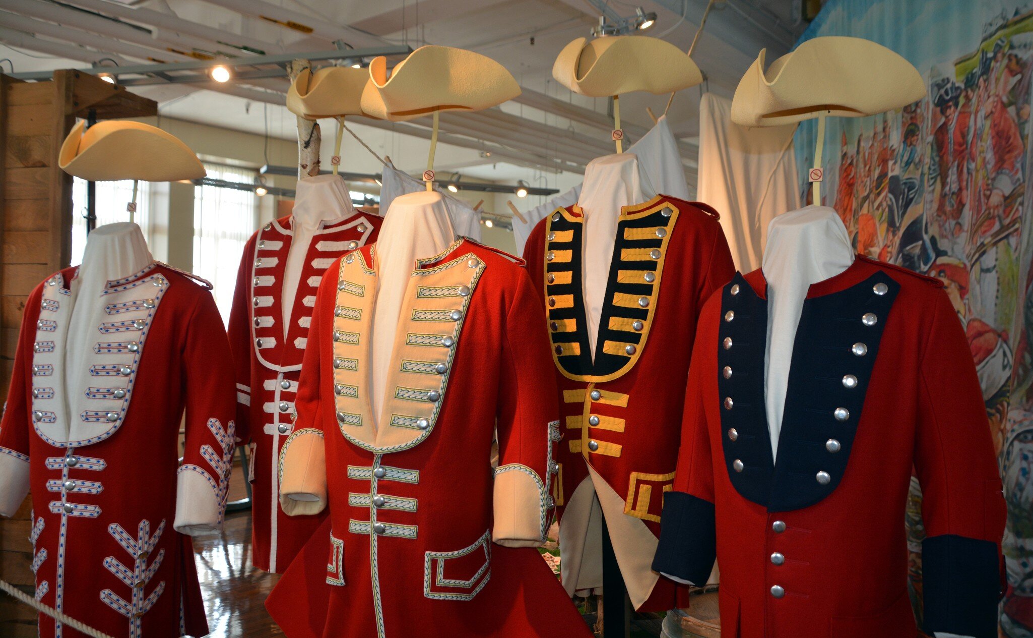 QUEBEC CITY QUEBEC CANADA 08 23 2020: Britihs Soldier's costumes of the famous Battle of the Plains of Abraham (1759) and the Battle of Sainte-Foy (1760)  License Type: media  Download Time: 2022-06-11T15:51:03.000Z  User: bhealy950  Is Editorial: Yes  purchase_order: