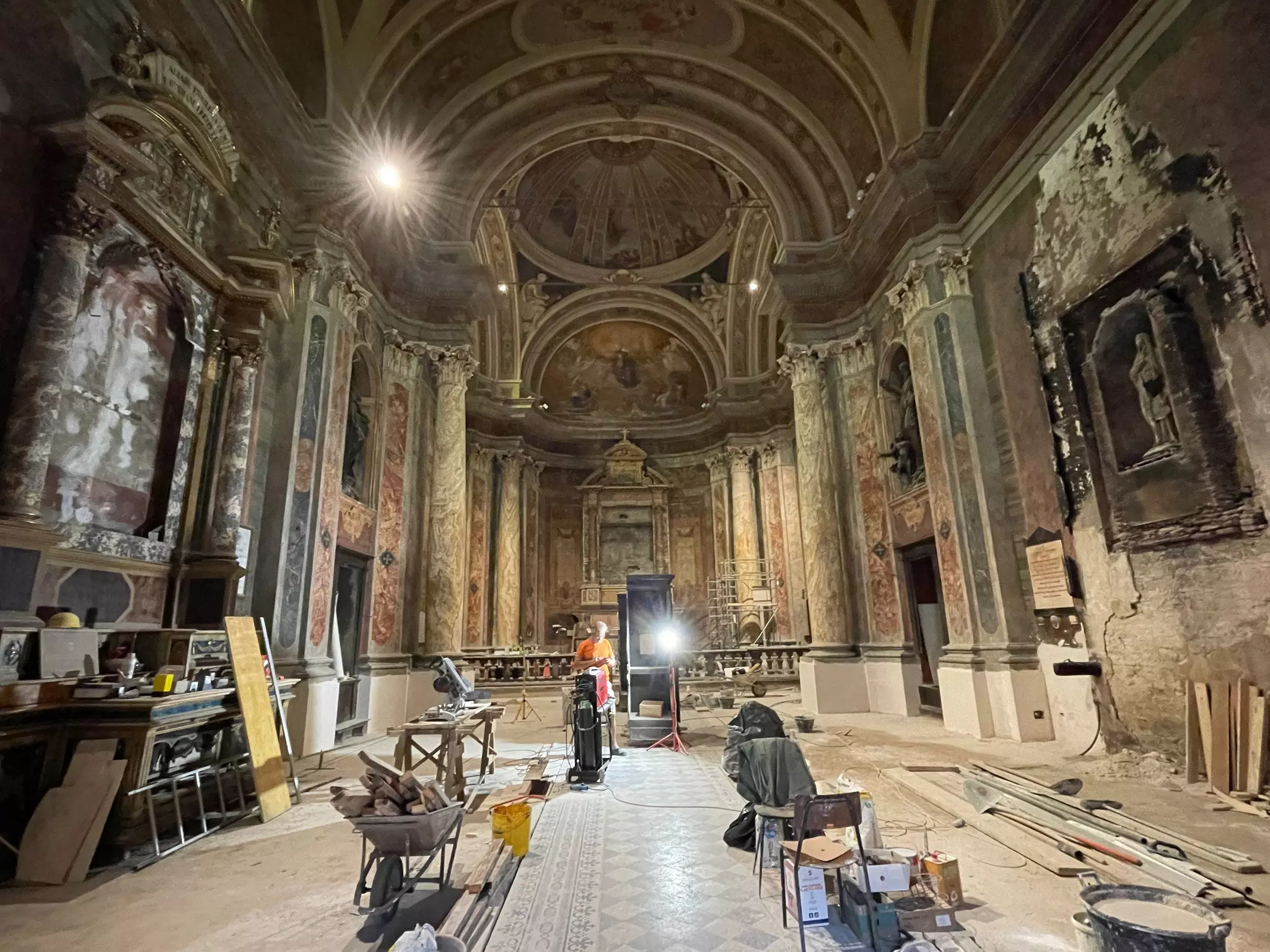Restoration continues at Chiesa di San Giuseppe in San Severino Marche © Joe Bindloss