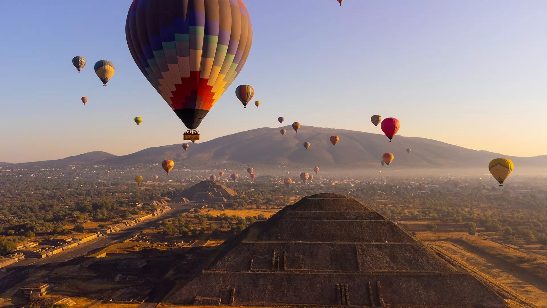Sunrise on hot air balloon over the Teotihuacan pyramid