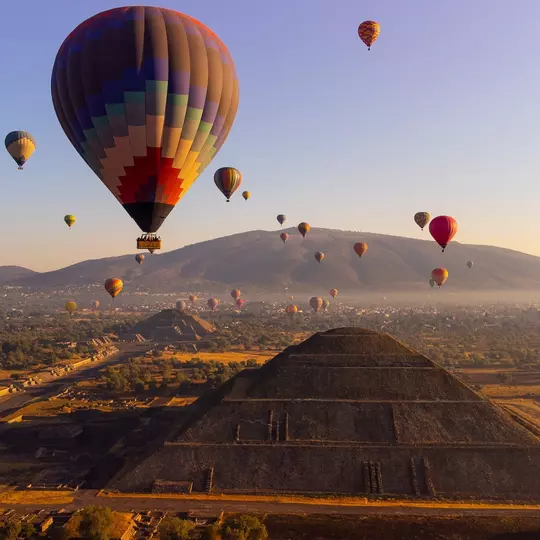 Sunrise on hot air balloon over the Teotihuacan pyramid