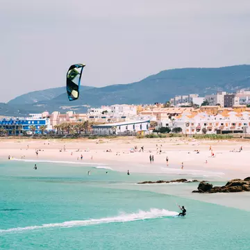Playa de los Lances, backed by Tarifa town. Grisha Bruev / Shutterstock