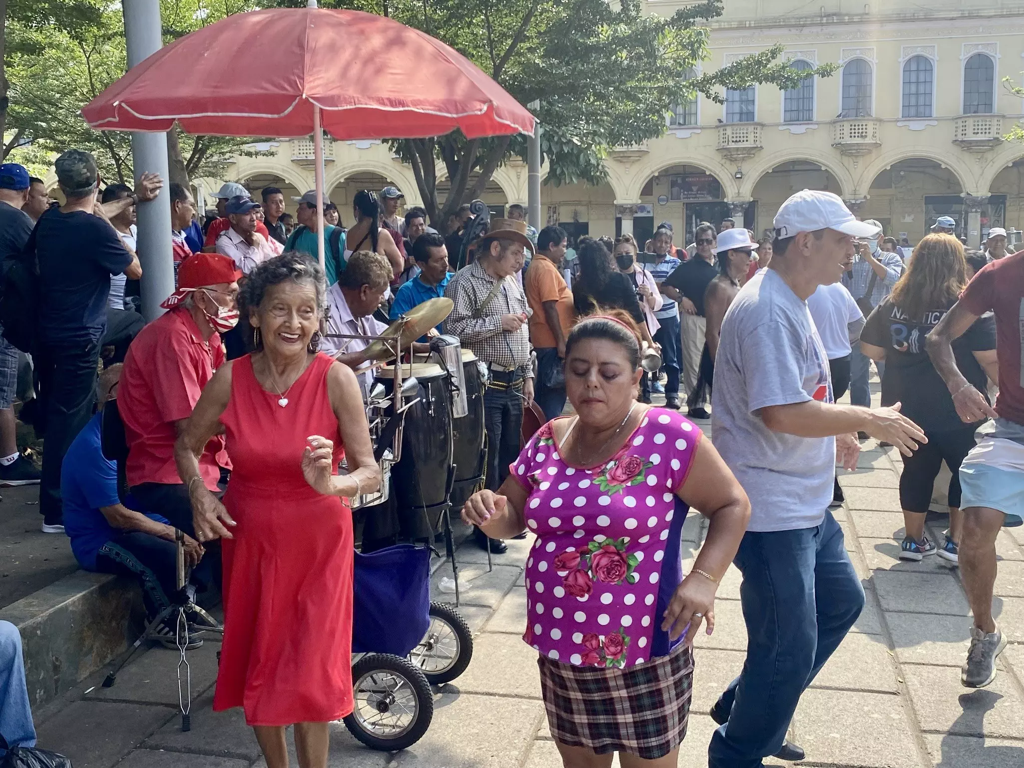 The midday sun didn’t stop these people from joining in a joyous alfresco dance party © Brian Healy