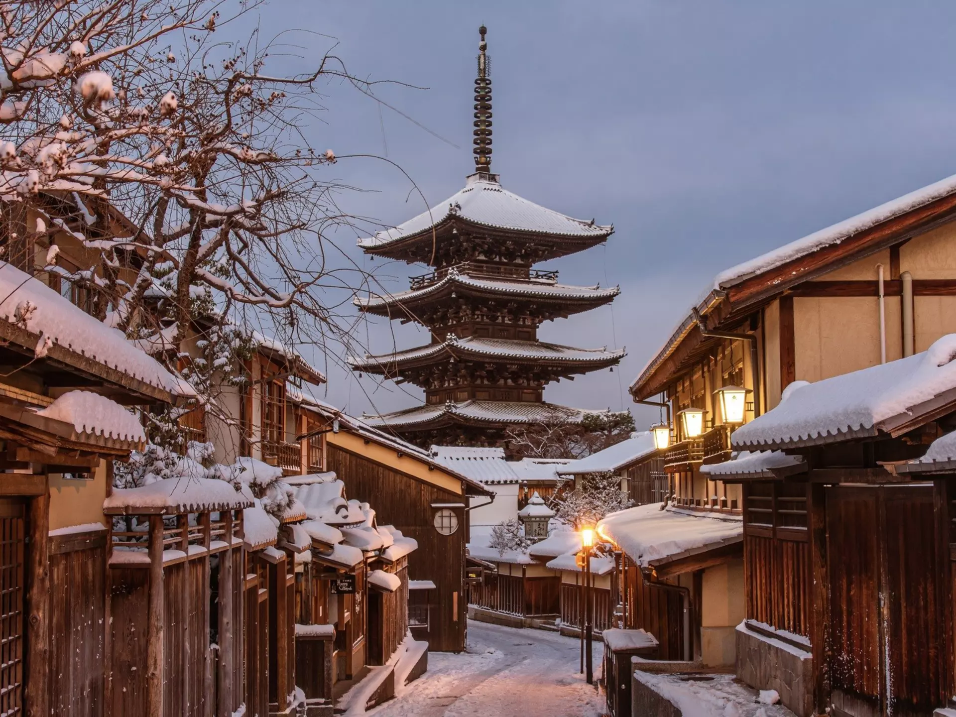 Sannenzaka and the Yasaka Pagoda on a winter evening, Kyoto. ZHAN XUNCHAO/Shutterstock