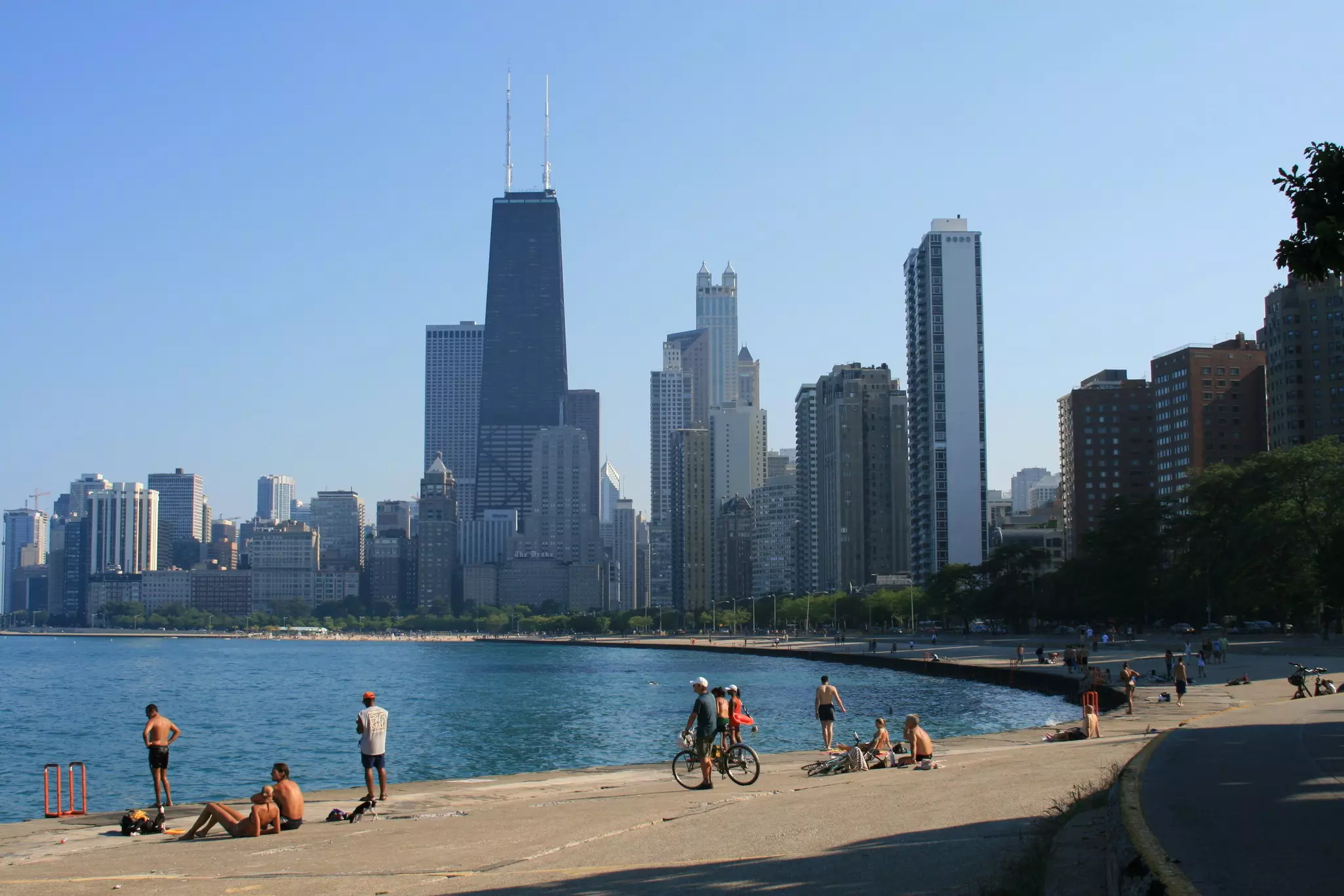 People on bikes along Lake Michigan, Chicago.