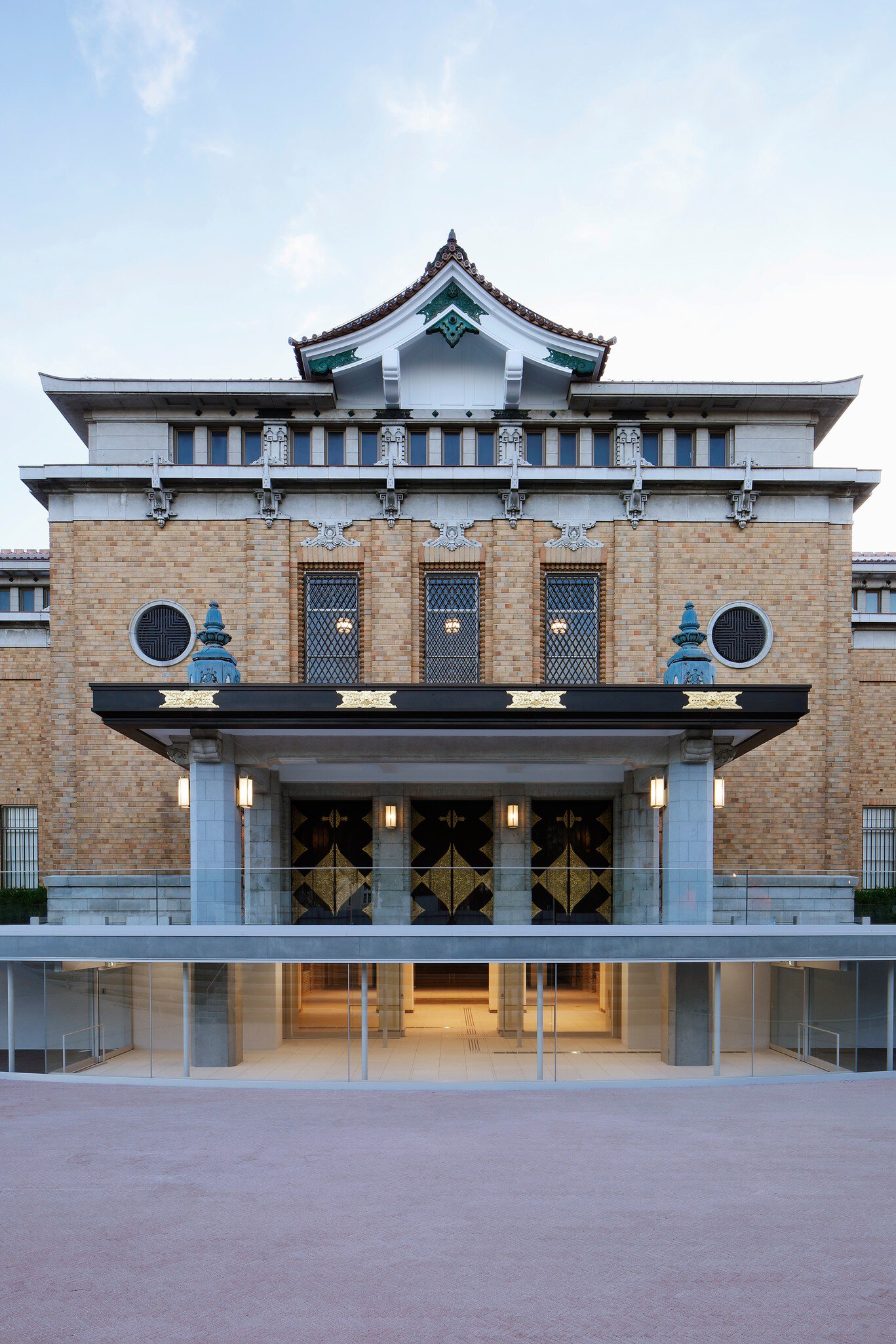 **RIGHTS MANAGED** Contact: pr@kyoto-museum.jp 

Kyoto City KYOCERA Museum of Art , entrance facade