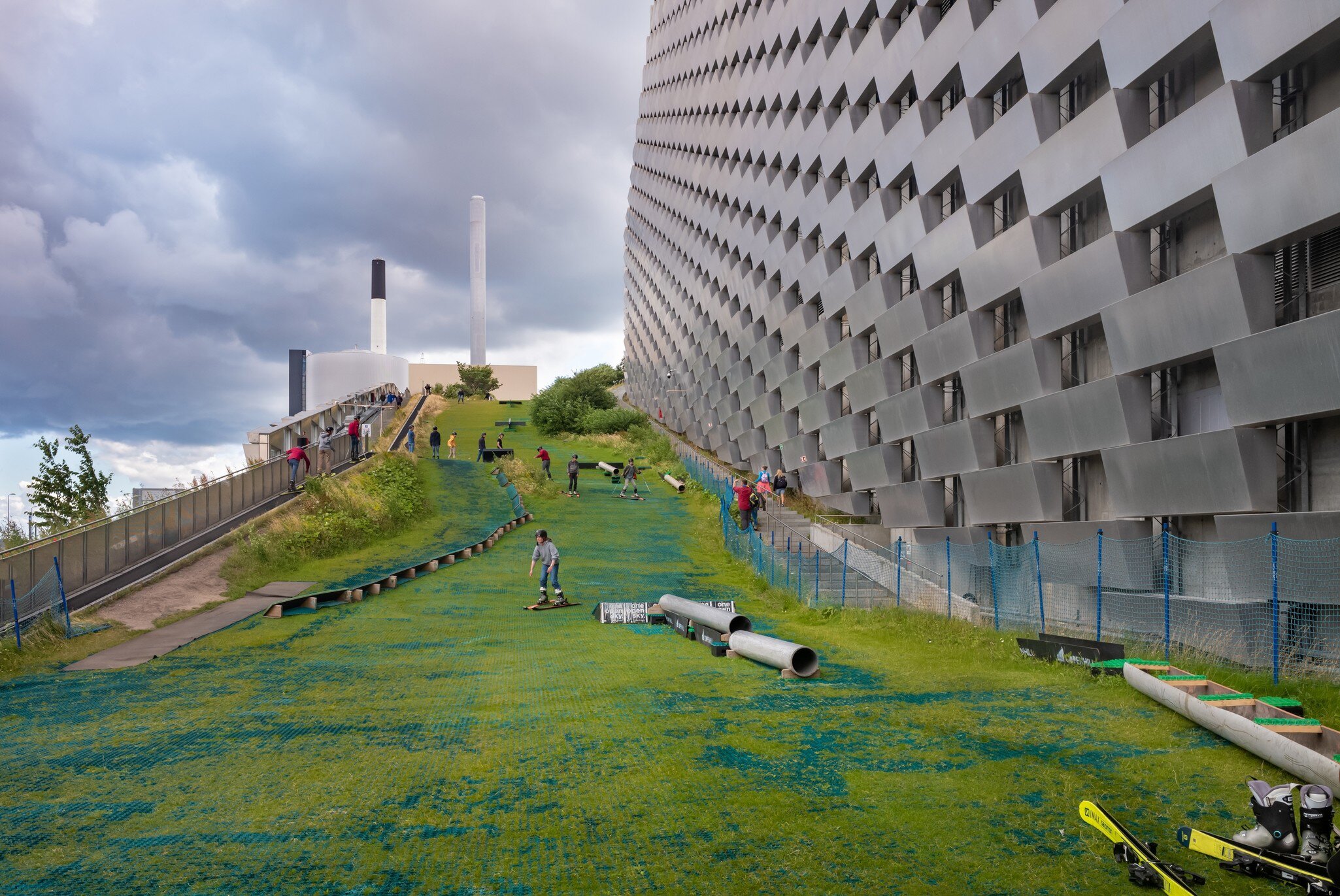 Green ski slopes on top and around  of the Amager Bakke, Copenhill Waste-to-Energy Power Plant. Copenhagen, Denmark. 