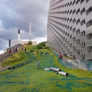 Green ski slopes on top and around  of the Amager Bakke, Copenhill Waste-to-Energy Power Plant. Copenhagen, Denmark. 