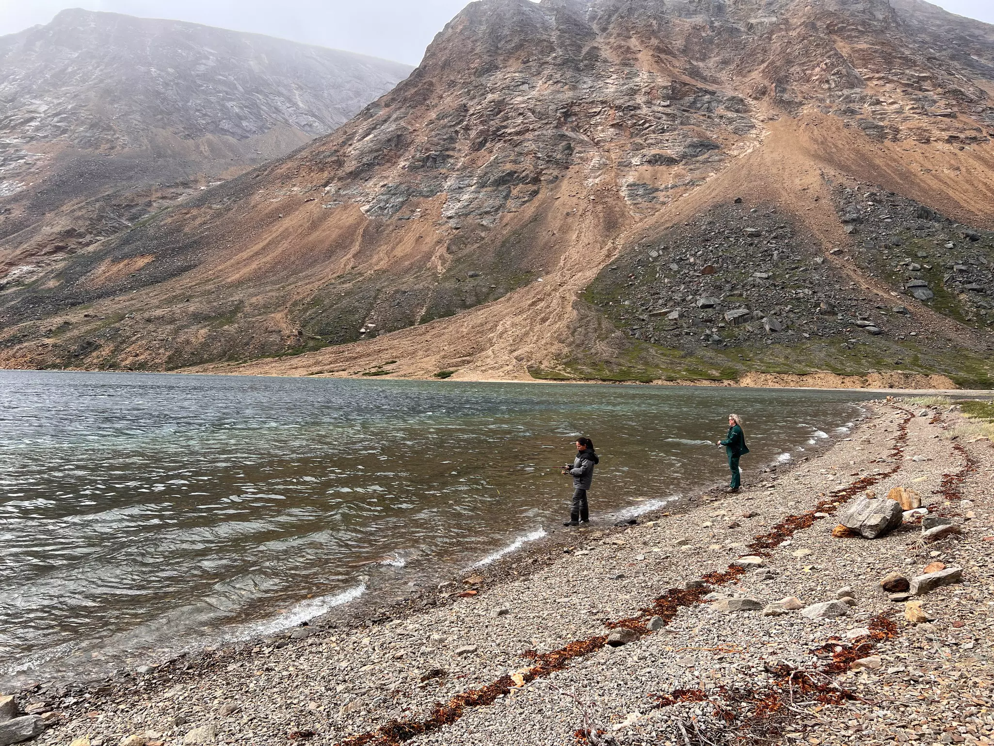Park staffers Stephanie and Lindsey cast for Arctic char in North Arm © Liz Beatty