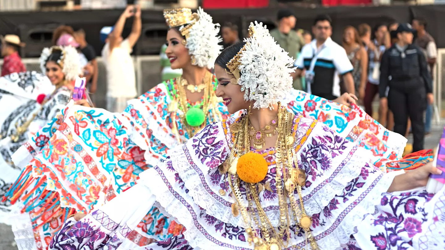 Panama-Panama City-Rainer Lesniewski-shutterstock_1354636079-edit1.jpg