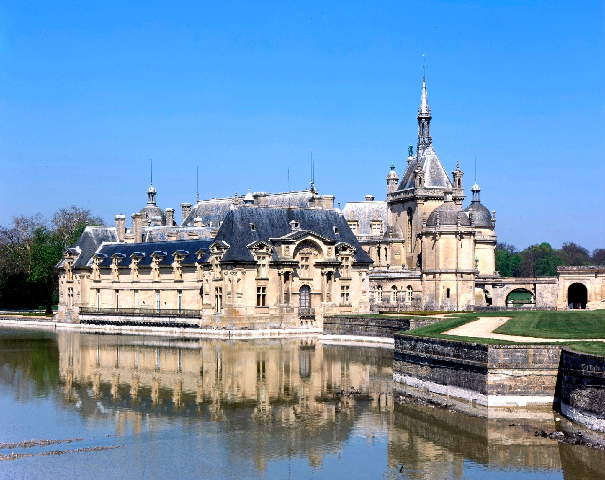 Chateau Chantilly Oise, France (Photo by: Digital Light Source/UIG via Getty Images)