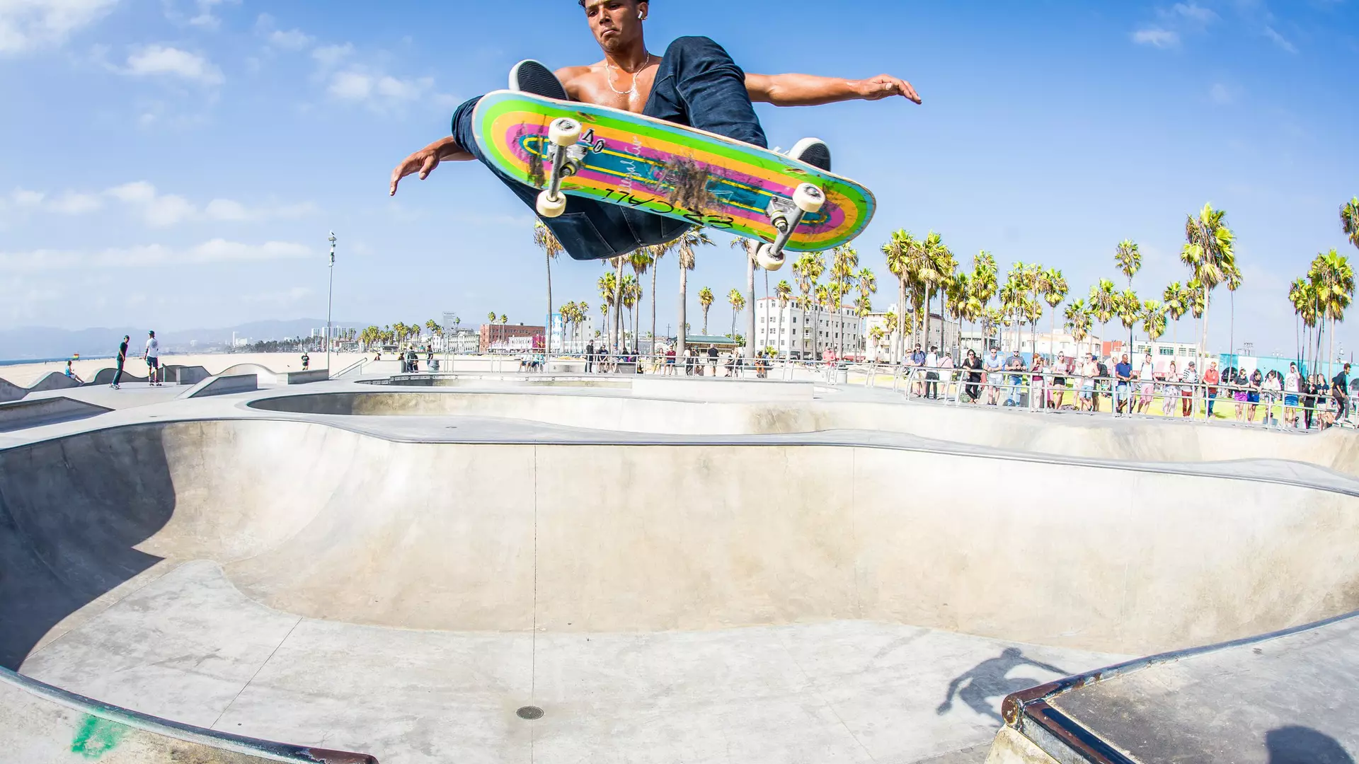 Skateboarder catches air at Venice Skatepark in Venice California  License Type: media  Download Time: 2023-07-17T11:43:04.000Z  User: FergalCo  Is Editorial: No  purchase_order: