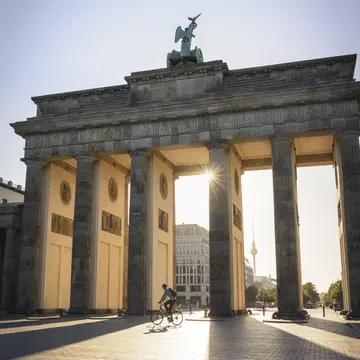 Lonely Planet Traveller Magazine, Issue 109, January 2018, Germany, Eastern Germany
Looking east along Unter den Linden through the Brandenburg Gate.