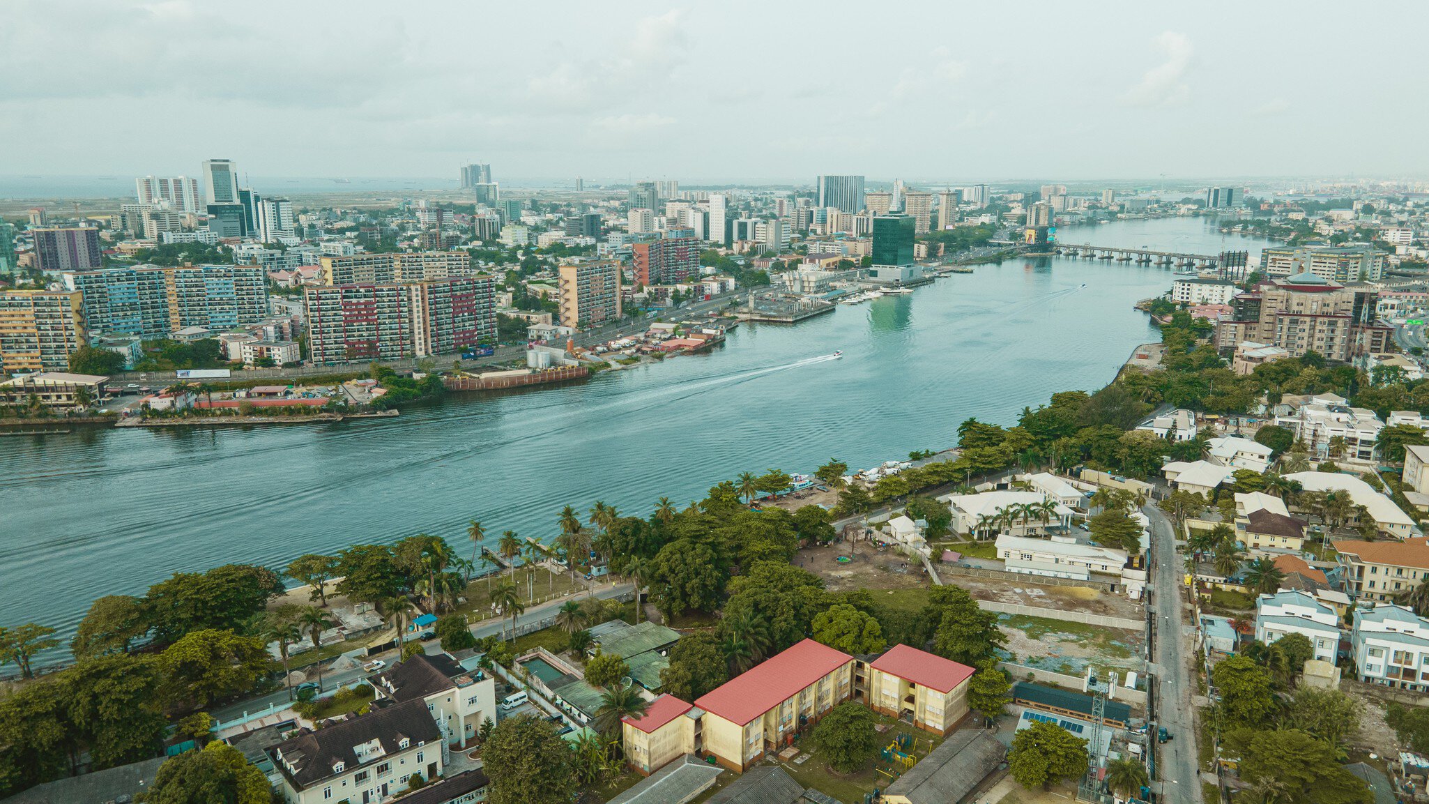 Cityscape and skyline of Lagos Island, Ikoyi, Victoria Island in Lagos.
1309040347