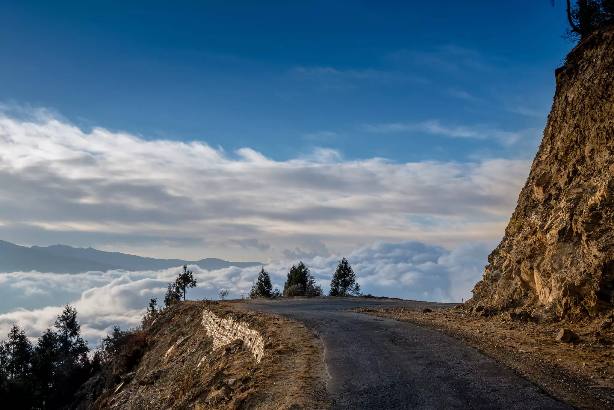 Switchbacks and zigzags lead to breathtaking views along Bhutan’s roads © s_jakkarin / Shutterstock