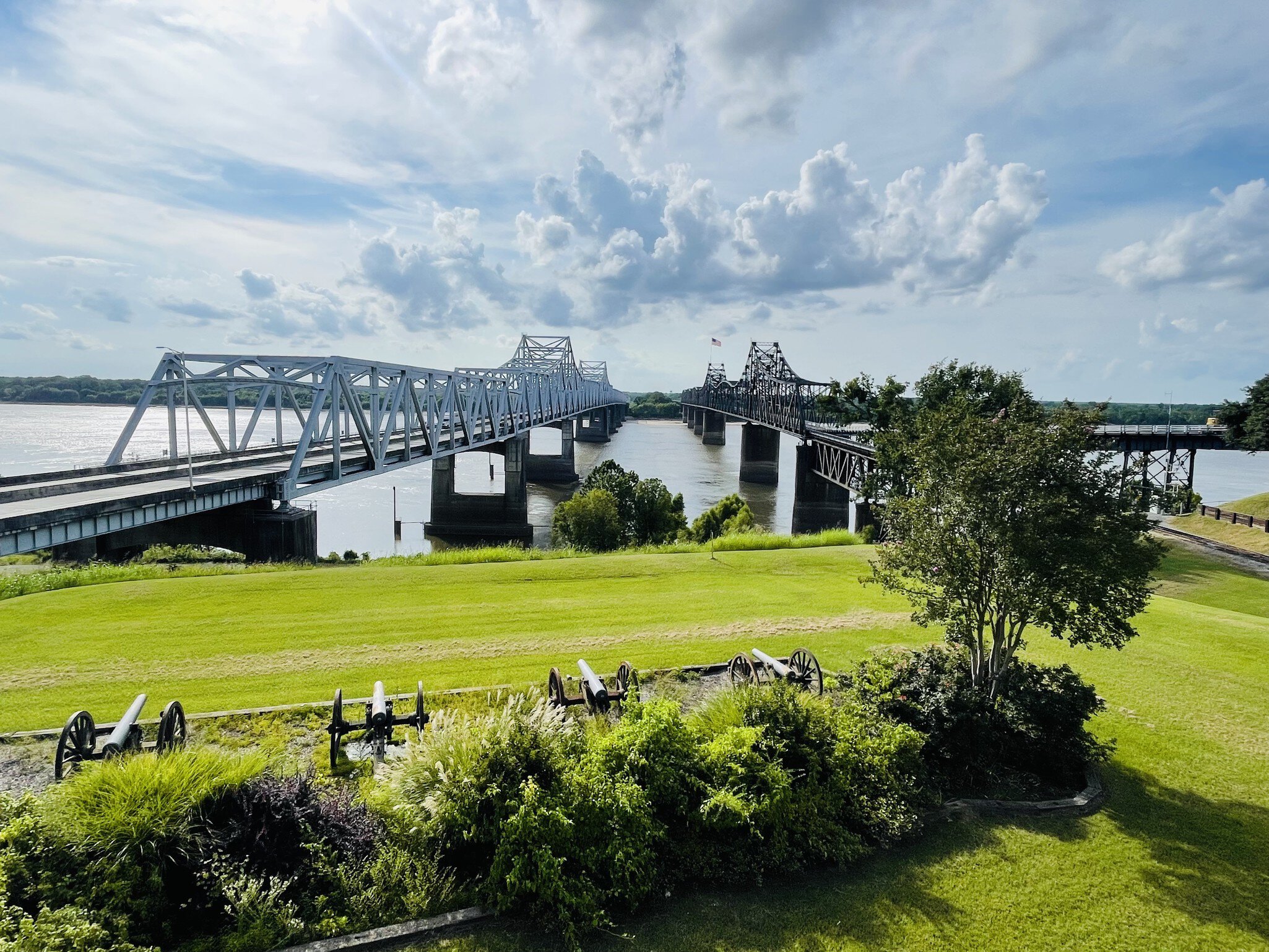 Vicksburg Battlefield overlooking the Mississippi River
1447148181