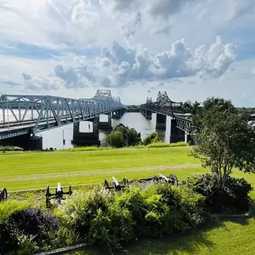 Vicksburg Battlefield overlooking the Mississippi River
1447148181