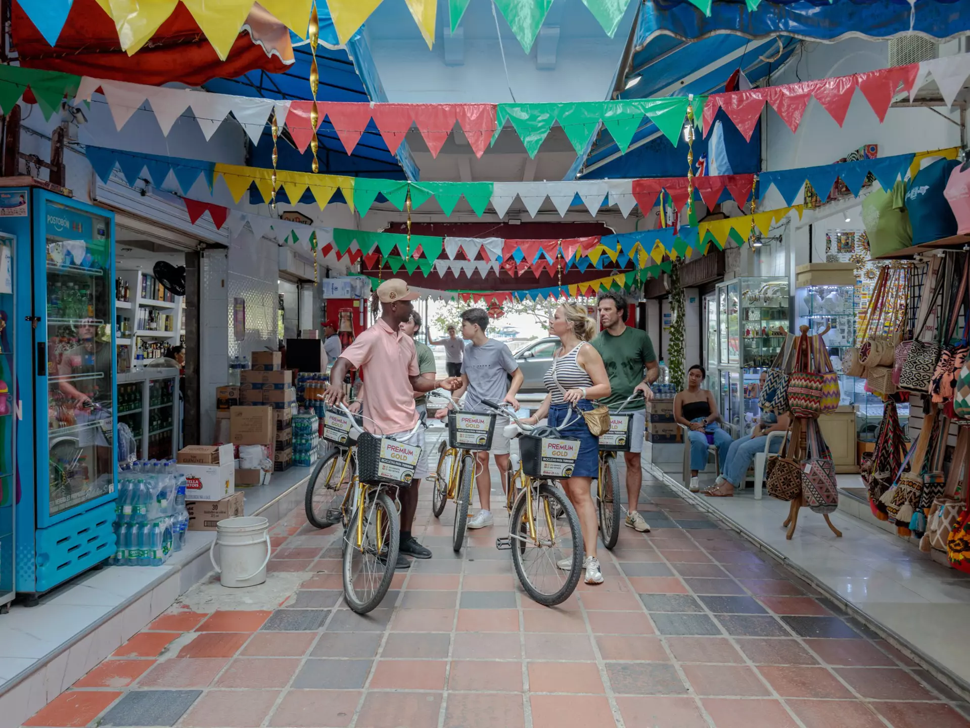Cartagena - Col - 22/12/2024.   

Bike tours through the Getsemaní neighborhood are a must-try experience that attracts many visitors. These rides provide a relaxed and eco-friendly way to discover the charm of the area, visiting historic temples, iconic plazas, and streets adorned with urban art. The experience is further enriched by the presence of an expert guide who shares fascinating anecdotes, architectural details, and the cultural evolution of Getsemaní, turning the tour into a journey through history while enjoying the vibrant present.