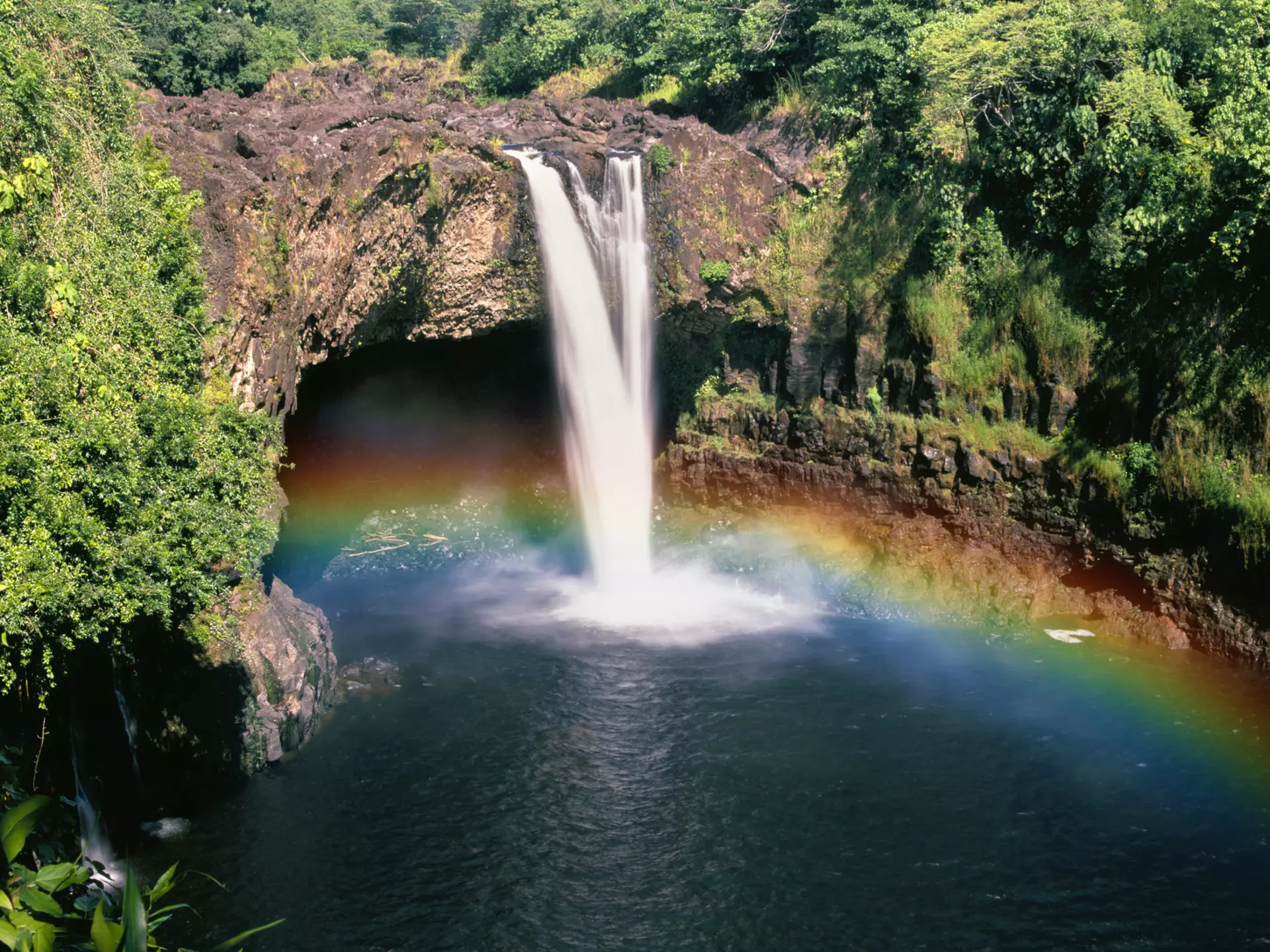 Head to Wailua Falls early in the day to see rainbows emerge in the mist © Michael Warwick / Shutterstock