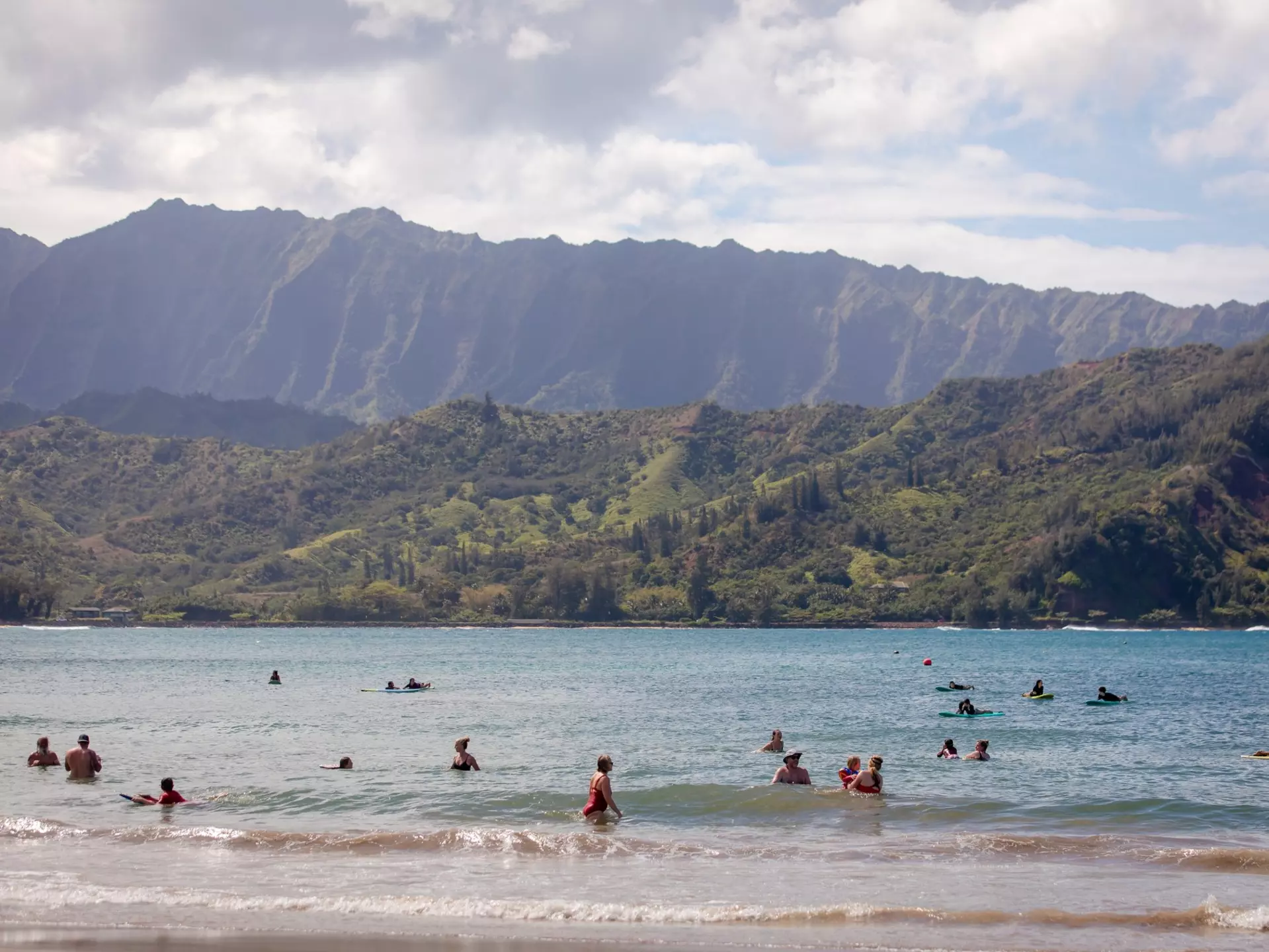 Hanalei Bay Beach, on the north shore of Kauaʻi. bluestork/Shutterstock
