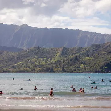 Hanalei Bay Beach, on the north shore of Kauaʻi. bluestork/Shutterstock