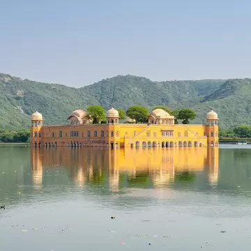 Wide exterior view of Jal Mahal palace in Jaipur, India.