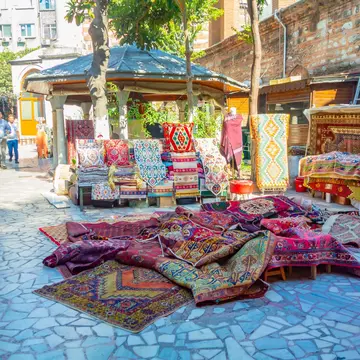 Carpets for sale near the Grand Bazaar, İstanbul. NEKOMURA/Shutterstock