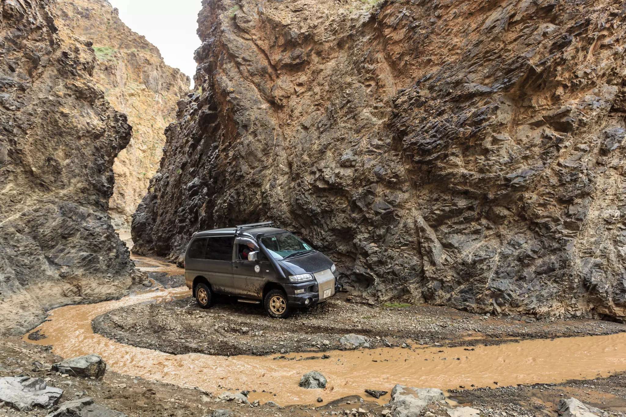 Be ready for some challenging driving conditions in Mongolia © Eleanor Scriven / Shutterstock