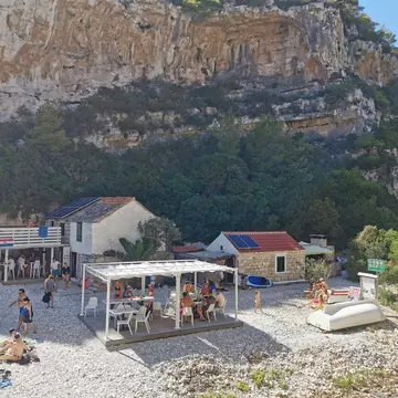 Stiniva beach on Vis in Croatia. Puntacristo/Shutterstock