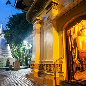 Sri Lanka, Colombo, Budda statue in Gangaramaya Temple