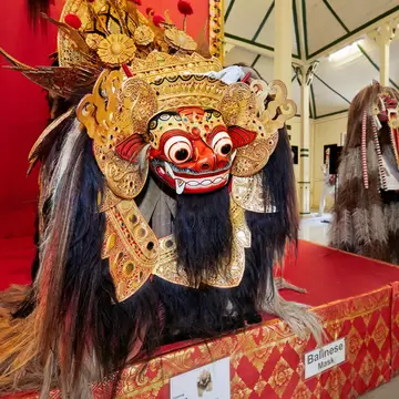KF5CJM Barong mask for traditional Barong dance. Setia Darma House of Masks and Puppets, Mas, Ubud, Bali, Indonesia.
KF5CJM
Bali, Setia, Darma, museum, masks, mask, puppets, Barong, handmade, artwork, Balinese, Ubud, Indonesia, Indonesian, south, east, Southeast, Asia, Asian, traditional, classic, craft, art, culture, artworks, interior, inside, exposition, exhibition, house, puppet, handicraft, handicrafts, colourful, colorful, vivid, vibrant, colors, colours, golden, gilded, detail, exotic, travel, horizontal
**Rights Managed** uploaded for use on the LP app Barong mask for traditional Barong dance. Setia Darma House of Masks and Puppets, Mas, Ubud, Bali, Indonesia.