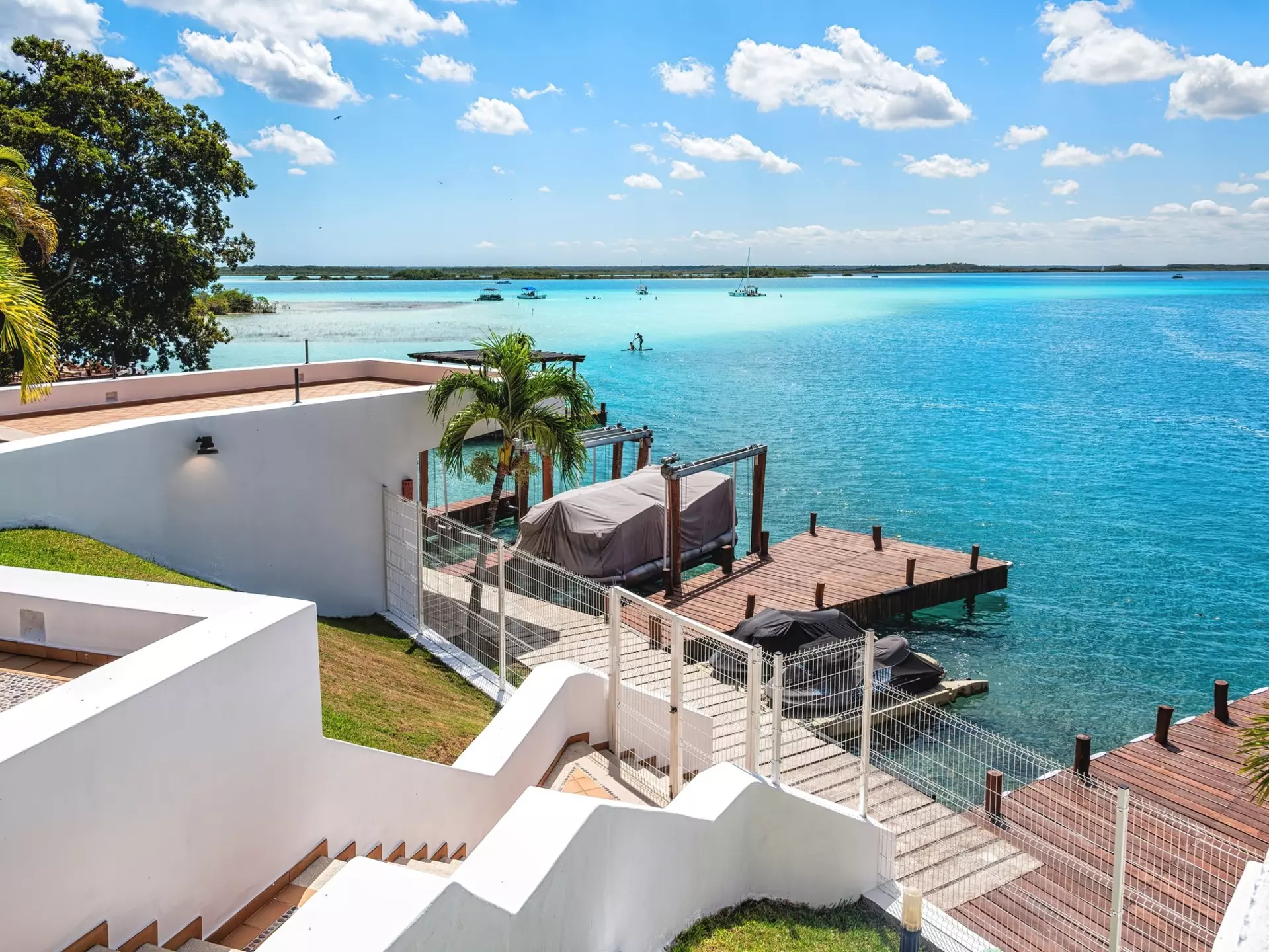 Houses along the shores of Laguna de los Siete Colores in Bacalar, Quintana Roo, Mexico. Atosan / Shutterstock