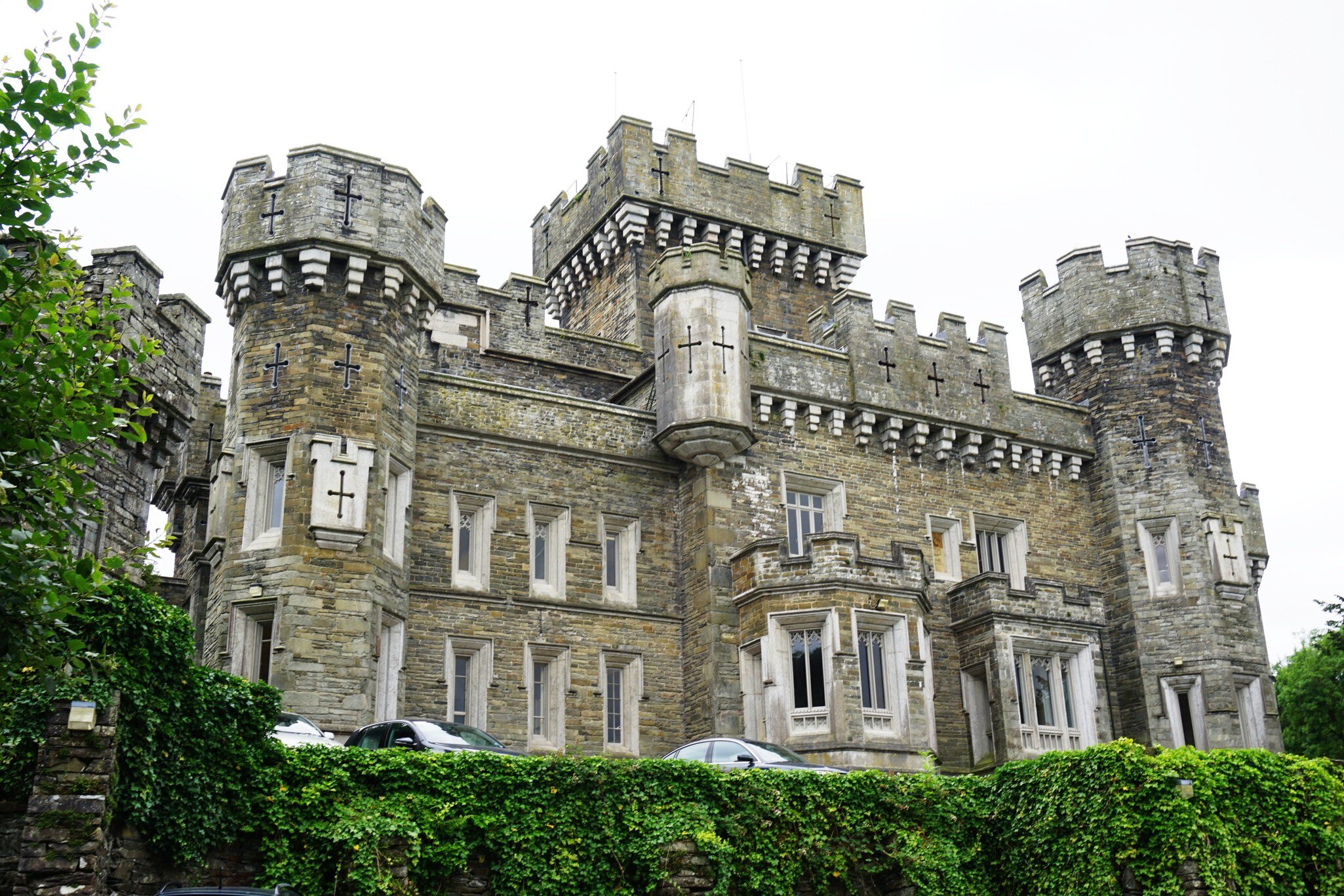 WINDERMERE, UNITED KINGDOM -25 JULY 2016- The Wray Castle is a Victorian neo-gothic building located on the shore of Lake Windermere in the Cumbria region of England. It belongs to the National Trust., License Type: media, Download Time: 2026-04-25T01:08:28.000Z, User: LP_ZRay, Editorial: true, purchase_order: 65050 - Digital Destinations and Articles, job: Lonely Planet, client: App Content, other: Zayira Ray