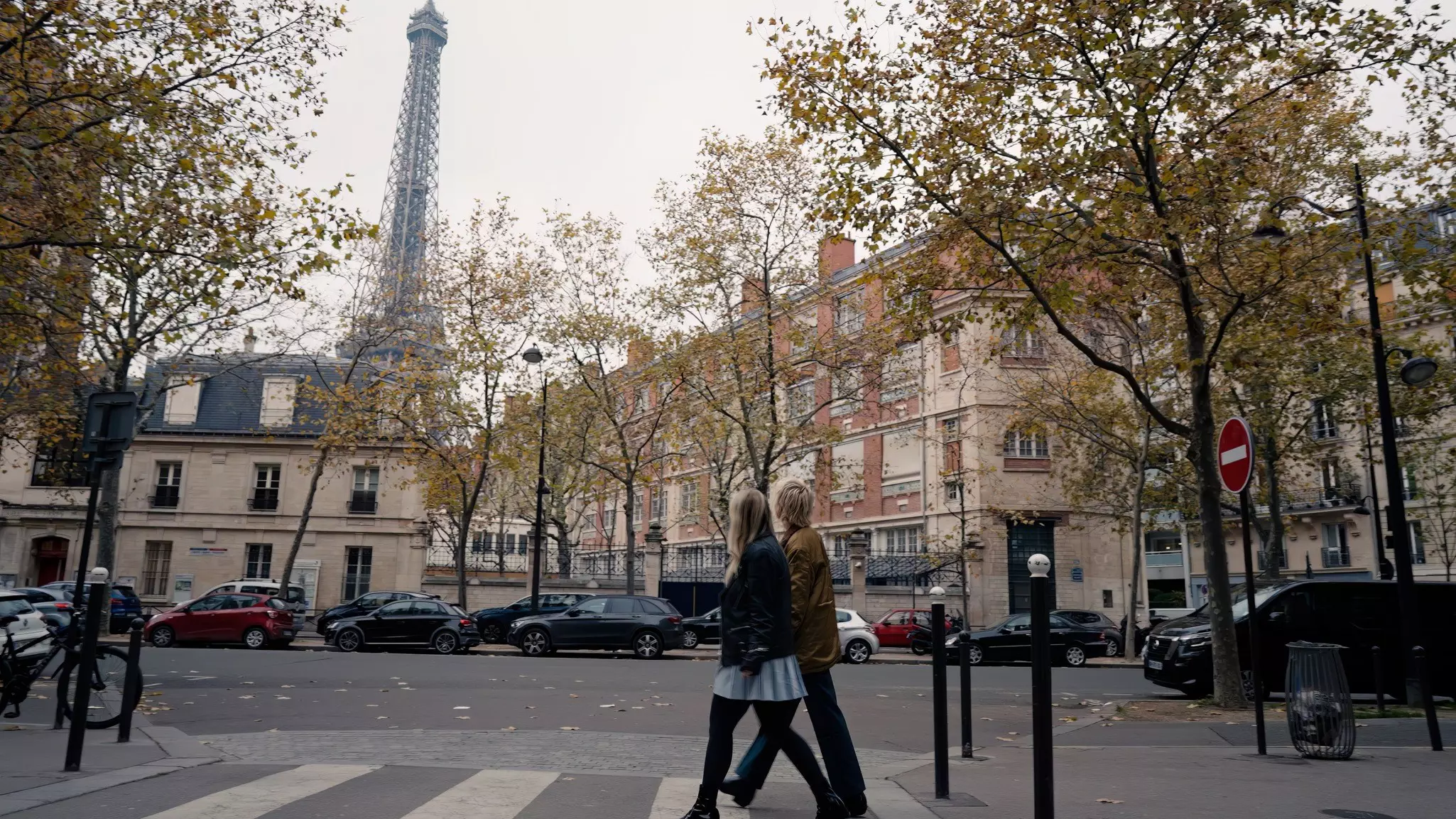 Strolling through Paris with someone you love, it’s impossible not to be captivated © Craig Waxman, Polysphere Creative, for Lonely Planet