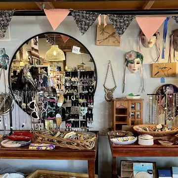 Shopping in Portland is about finding uniquely crafted treasures and fabulous vintage finds – such as those at Take It or Leave It. Britany Robinson for Lonely Planet