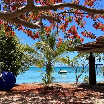 ÎLOT MAÎTRE, NEW CALEDONIA, DECEMBER 2025. A short boat ride from Nouméa, Ilot Maitre is home to the DoubleTree by Hilton.