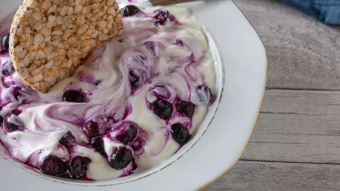 Skyr with fruits and rice cracker