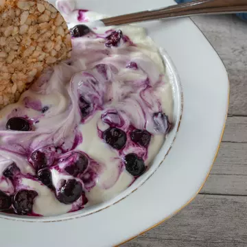 Skyr with fruits and rice cracker