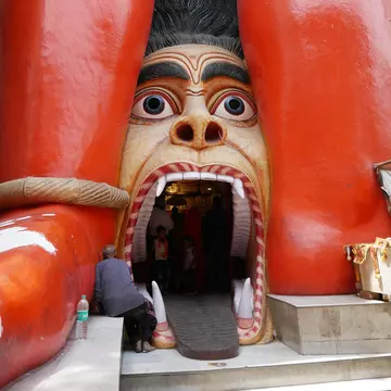 New Delhi, India. Entrance to Hanuman temple in Jhandewalan, home to the highest Hanuman statue in India. 