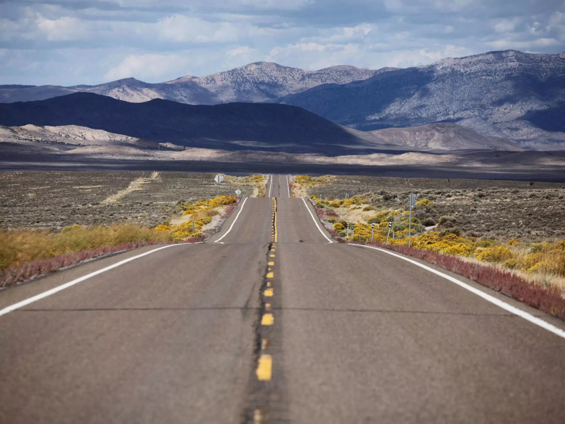Plan an efficient road trip around the USA. liyinuo / Getty Images