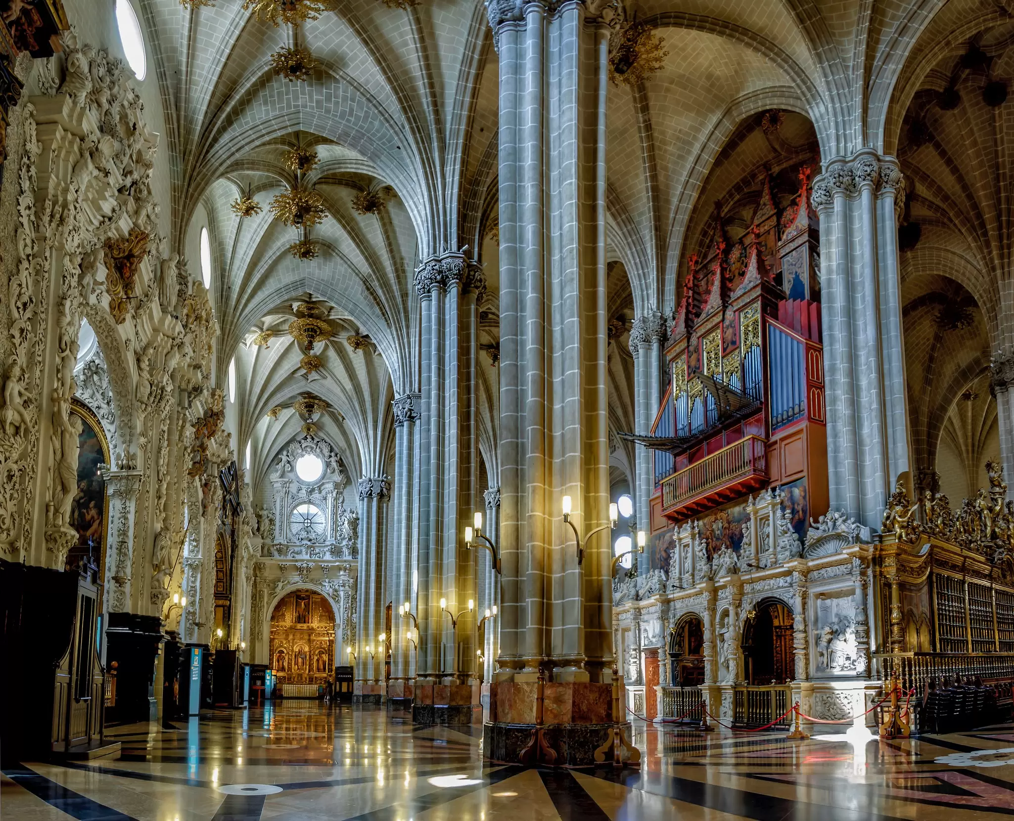 The vaulted ceiling and interior of the La Seo cathedral in Zaragoza. 