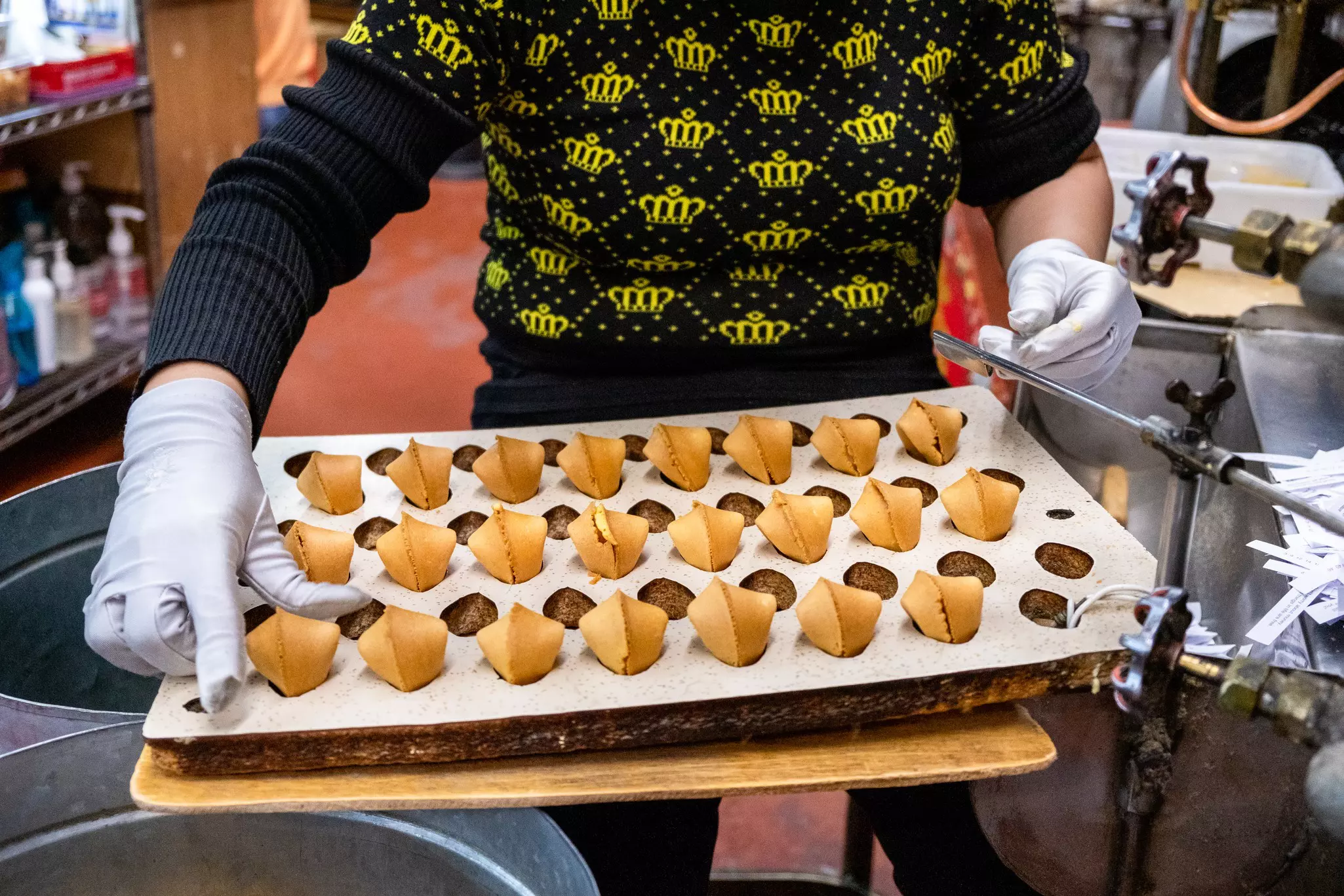 The folks at the Golden Gate Fortune Cookie Factory will often throw in free samples with your purchase © Erin Lenczycki / Lonely Planet