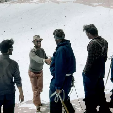 Jan Morris, then living as James, congratulates Edmund Hillary on successfully summiting Mount Everest in 1953 ©  Royal Geographical Society / Contributor