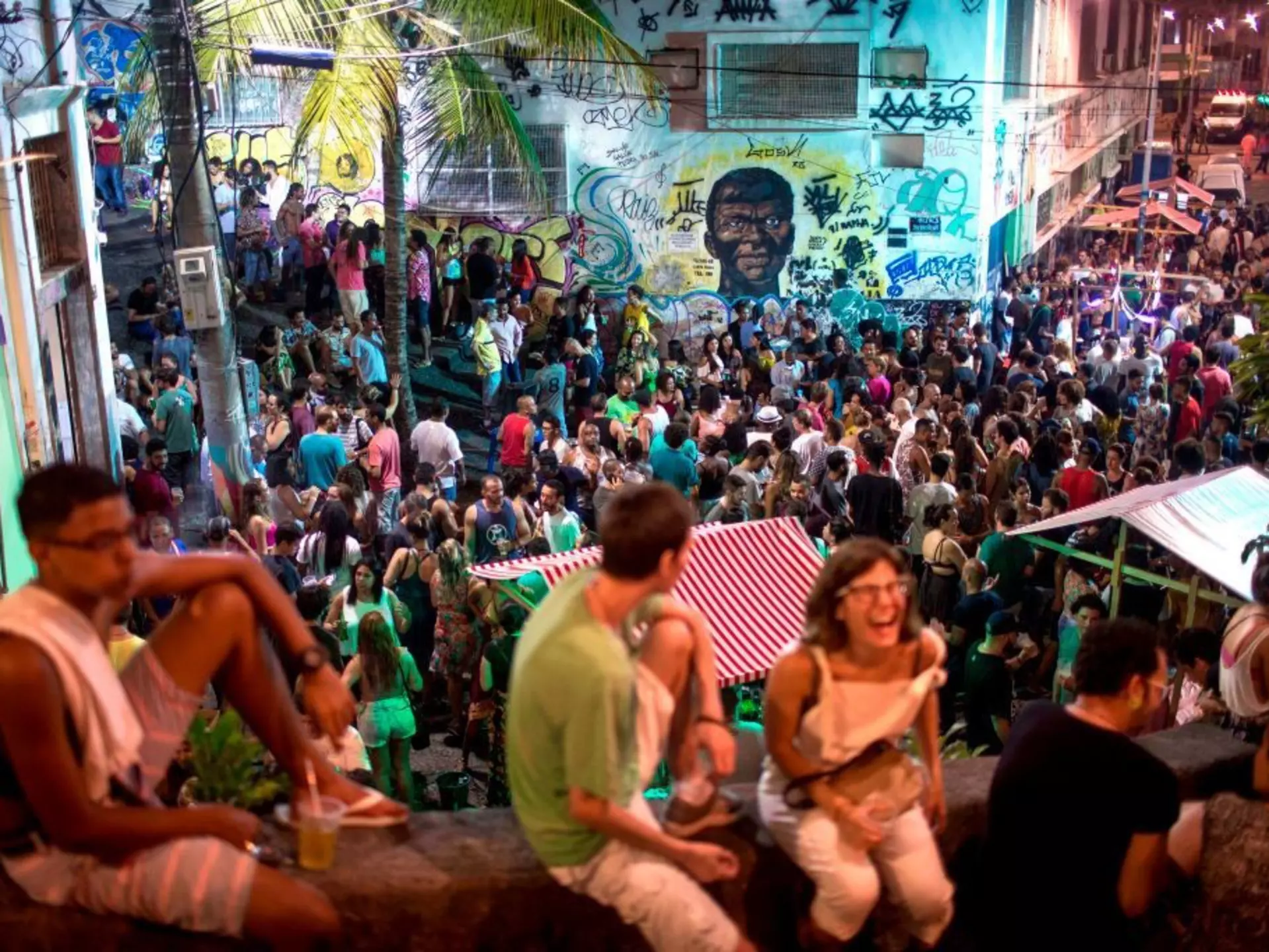 People dance to live samba music at Pedro do Sal in Rio © MAURO PIMENTEL / Getty Images