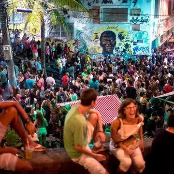 People dance to live samba music at Pedro do Sal in Rio © MAURO PIMENTEL / Getty Images